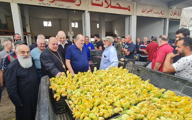 المطران ابراهيم تفقد سوق الخضار والفاكهة في الفرزل: أنتم رمز من رموز الصمود