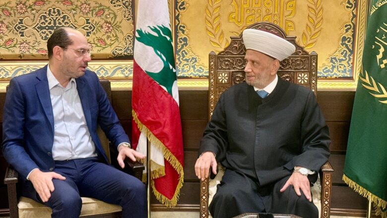 استقبل مفتي الجمهورية اللبنانية الشيخ عبد اللطيف دريان في دار الفتوى النائب حسن مراد