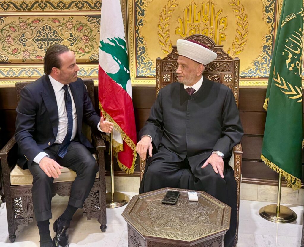 “المفتي دريان يستقبل المحامي مجاهد شندب ويوافق على رعاية حفل جوائز مسابقة القرآن في الضنية” “المفتي دريان يستقبل المحامي مجاهد شندب ويوافق على رعاية حفل جوائز مسابقة القرآن في الضنية”