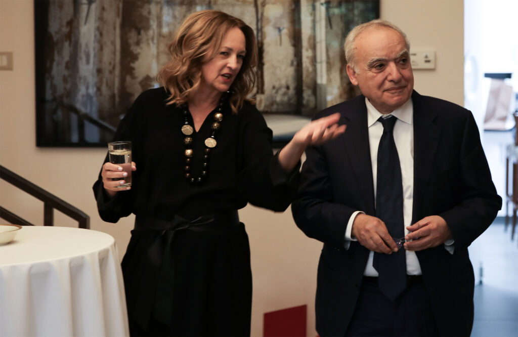 السفارة الأميركية في بيروت تحتفل بمعرض الأعمال الفنية اللبنانية لمدة عام السفارة الأميركية في بيروت تحتفل بمعرض الأعمال الفنية اللبنانية لمدة عام