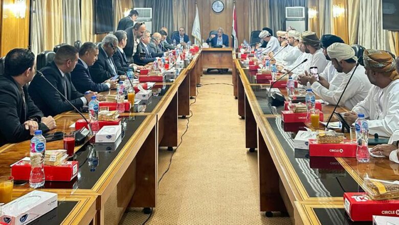 وفد رجال الأعمال العُماني يزور اتحاد الغرف التجارية المصرية لبحث سبل تعزيز التعاون الاستثماري