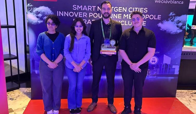 أنيس كراما يتوج بجائزة أحسن مشروع في مسابقة Casa Smart City