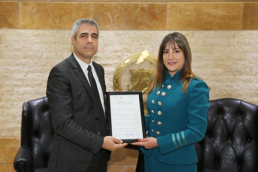 العميد فرح تباحث مع وفد إيطالي في تطوير برامج الدعم التقني واللوجستي وتلقى شهادة تقدير على عمل بطولي في زحلة العميد فرح تباحث مع وفد إيطالي في تطوير برامج الدعم التقني واللوجستي وتلقى شهادة تقدير على عمل بطولي في زحلة