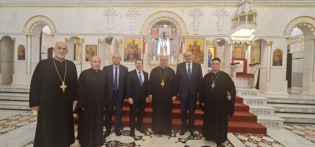 المطران إبراهيم عرض الأوضاع مع الوزير كمال شحادة المطران إبراهيم عرض الأوضاع مع الوزير كمال شحادة