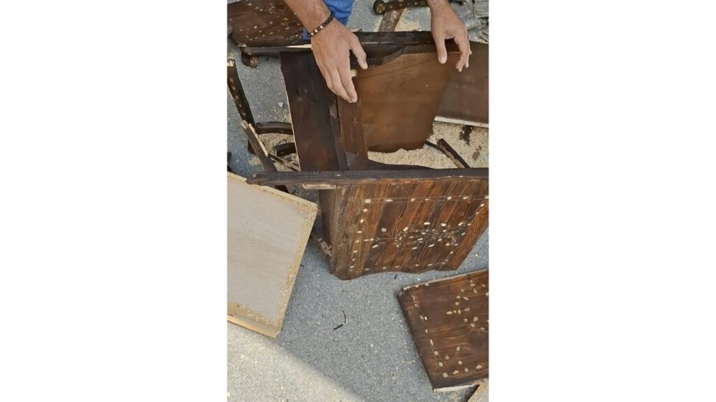بعد توقيف مهرّب،مكتب مكافحة المخدرات المركزي يضبط كمية مخدرات مخبأة في كراسي وطاولات داخل سيارة بطريقة احترافية بعد توقيف مهرّب،مكتب مكافحة المخدرات المركزي يضبط كمية مخدرات مخبأة في كراسي وطاولات داخل سيارة بطريقة احترافية