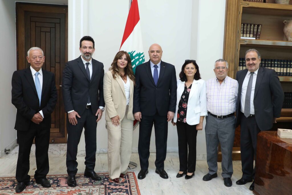 رئيس الجمهورية إستقبل وزير المالية الذي عرض عمل الوزارة والقوانين ذات الصلة وملف التعيينات رئيس الجمهورية إستقبل وزير المالية الذي عرض عمل الوزارة والقوانين ذات الصلة وملف التعيينات