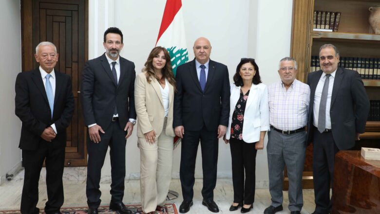 رئيس الجمهورية إستقبل وزير المالية الذي عرض عمل الوزارة والقوانين ذات الصلة وملف التعيينات