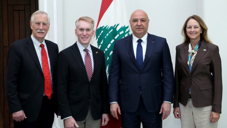رئيس الجمهورية لوفد من الكونغرس الاميركي: يطلبه لبنان هو انسحاب إسرائيلي كامل ليتمكن الجيش اللبناني من الانتشار حتى الحدود الجنوبية وحمايتها