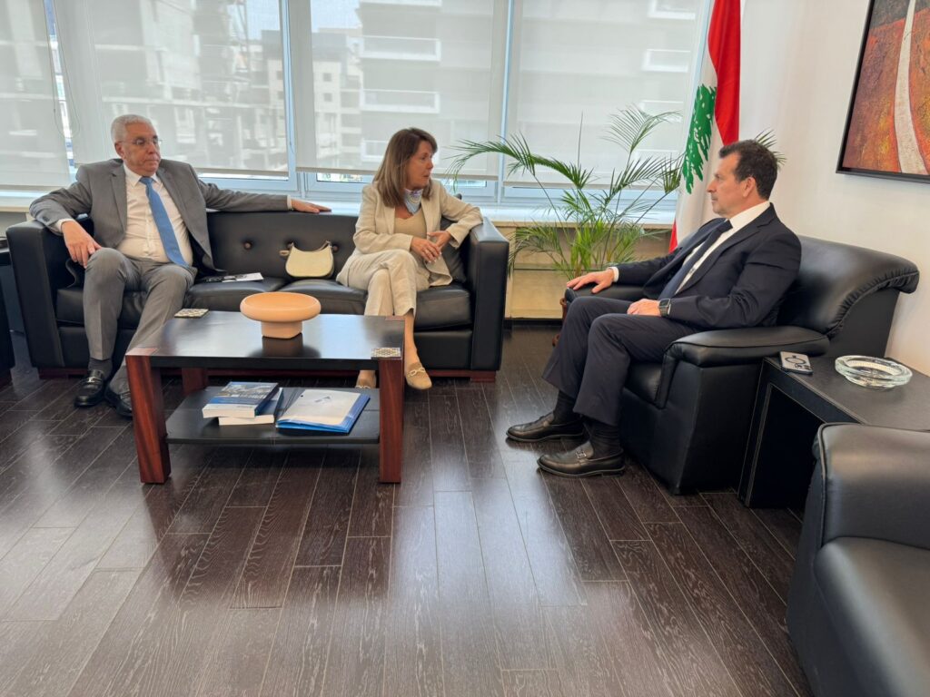 شحادة يستقبل عميدة كلية طب الأسنان في USJ.. ومؤتمر عن الـAI in Healthcare شحادة يستقبل عميدة كلية طب الأسنان في USJ.. ومؤتمر عن الـAI in Healthcare