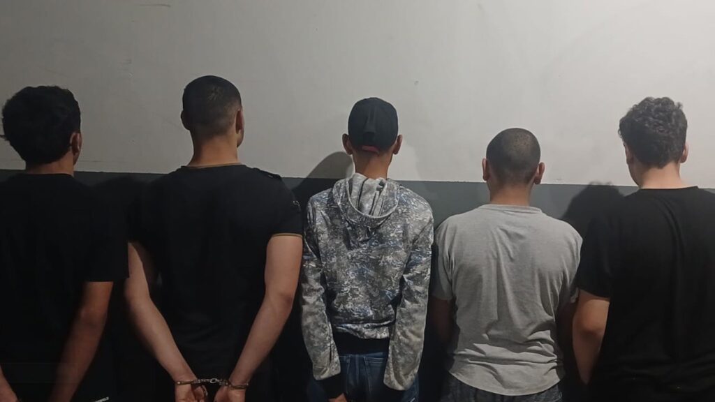 ينشطون بعمليّات السّرقة في محافظة الشّمال، وفصيلة أميون تُلقي القبض عليهم. ينشطون بعمليّات السّرقة في محافظة الشّمال، وفصيلة أميون تُلقي القبض عليهم.