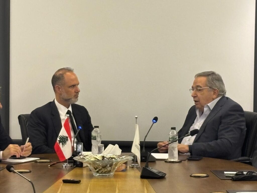 وزير النقل يزور جمعية الصناعيين والبحث تركز على زيادة الإستثمار الصناعي وتشغيل مطار القليعات وتركيب السكانر وزير النقل يزور جمعية الصناعيين والبحث تركز على زيادة الإستثمار الصناعي وتشغيل مطار القليعات وتركيب السكانر
