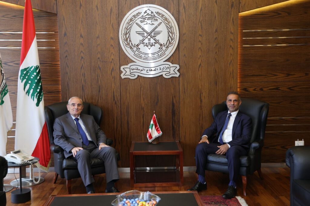 وزير الدفاع الوطني استقبل سفراء ووفدًا أميركيًا وبحث معهم دعم الجيش اللبناني وتطبيق القرار 1701 وزير الدفاع الوطني استقبل سفراء ووفدًا أميركيًا وبحث معهم دعم الجيش اللبناني وتطبيق القرار 1701