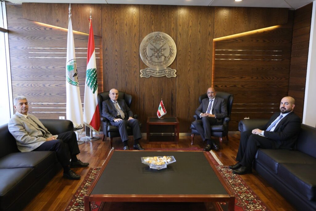 وزير الدفاع الوطني خلال لقاءه المنسق المقيم للأمم المتحدة في لبنان لتمديد مهمة اليونيفيل من دون أي تعديلات وزير الدفاع الوطني خلال لقاءه المنسق المقيم للأمم المتحدة في لبنان لتمديد مهمة اليونيفيل من دون أي تعديلات