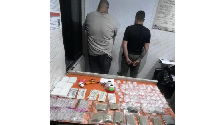 يروّج مع ابنه المخدّرات فيقعان في قبضة مفرزة استقصاء الجنوب