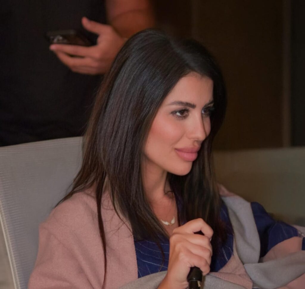 بإخراج ريمي العمار وتألق سمو الشيخة مهرة…الصحراء تروِي حكاية فخامة وأصالة بإخراج ريمي العمار وتألق سمو الشيخة مهرة…الصحراء تروِي حكاية فخامة وأصالة