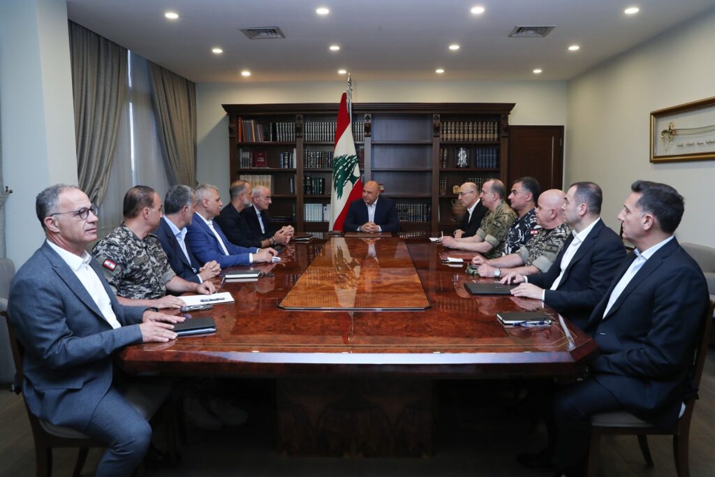 الرئيس عون ترأس اجتماعا ضم وزراء الدفاع والداخلية والأشغال وقادة الاجهزة الامنية لمتابعة التطورات نتيجة المواجهات الإيرانية الاسرائيلية الرئيس عون ترأس اجتماعا ضم وزراء الدفاع والداخلية والأشغال وقادة الاجهزة الامنية لمتابعة التطورات نتيجة المواجهات الإيرانية الاسرائيلية