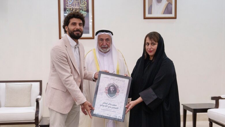 سلطان القاسمي مشيداً بدور قاسم إسطنبولي الحائز على جائزة اليونسكو الشارقة للثقافة العربية