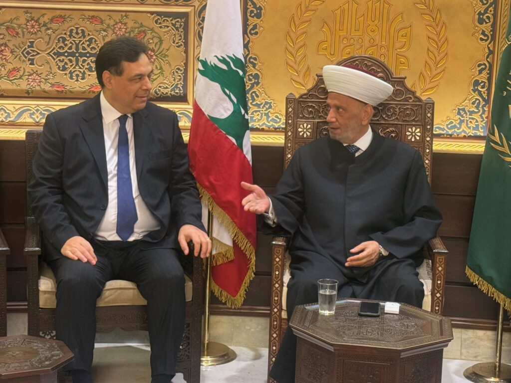 استقبل مفتي الجمهورية اللبنانية الشيخ عبد اللطيف دريان في دار الفتوى الرئيس حسان دياب استقبل مفتي الجمهورية اللبنانية الشيخ عبد اللطيف دريان في دار الفتوى الرئيس حسان دياب