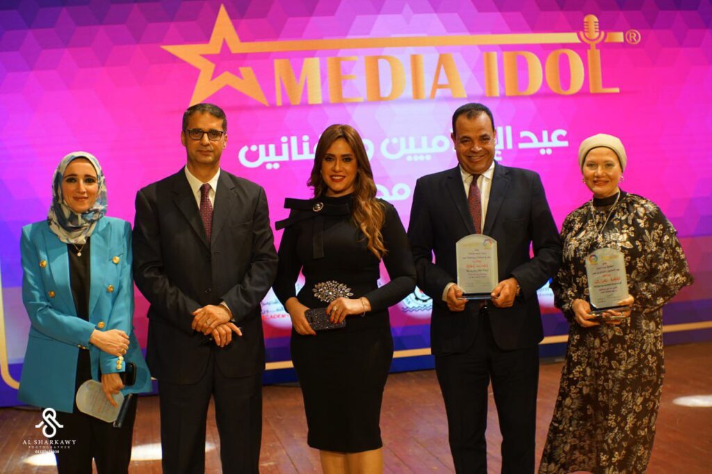 توزيع الجوائز الاكاديمية في مجال الاعلام والفن بالدورة الأولى لاحتفالية ميديا آيدول توزيع الجوائز الاكاديمية في مجال الاعلام والفن بالدورة الأولى لاحتفالية ميديا آيدول