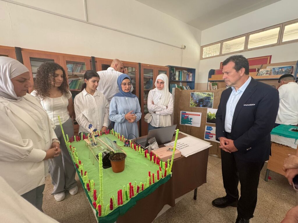 شحادة يزور ثانوية المستقبل الرسمية: التكنولوجيا مدخل لفرص العمل المستقبلية شحادة يزور ثانوية المستقبل الرسمية: التكنولوجيا مدخل لفرص العمل المستقبلية