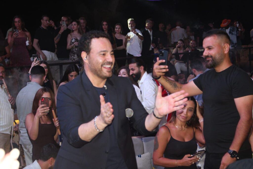عاصي الحلاني يستعدّ لإصدار جديده “أشتكي لله” في صيف واعد بعد حفل الأضحى الإستثنائي في بيروت عاصي الحلاني يستعدّ لإصدار جديده “أشتكي لله” في صيف واعد بعد حفل الأضحى الإستثنائي في بيروت