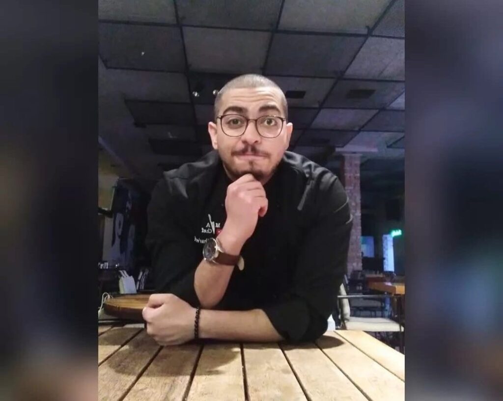 ما بين النار والصبر.. الشيف الأردني موسى الشريف يحوّل المعاناة إلى أطباق من ذهب” ما بين النار والصبر.. الشيف الأردني موسى الشريف يحوّل المعاناة إلى أطباق من ذهب”